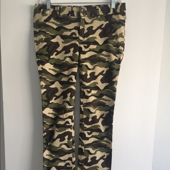 Army Print Pant, fits like a size 6-8 - Picture 2 of 5